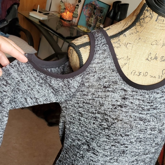 Maurices cold shoulder tunic size Medium - Picture 3 of 10